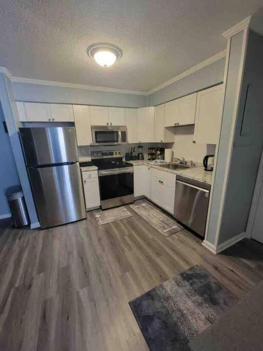 2022 Renovated 2-Bdrm Cozy, Lovely Condo W/Parking! Île de Hilton-Head Extérieur photo
