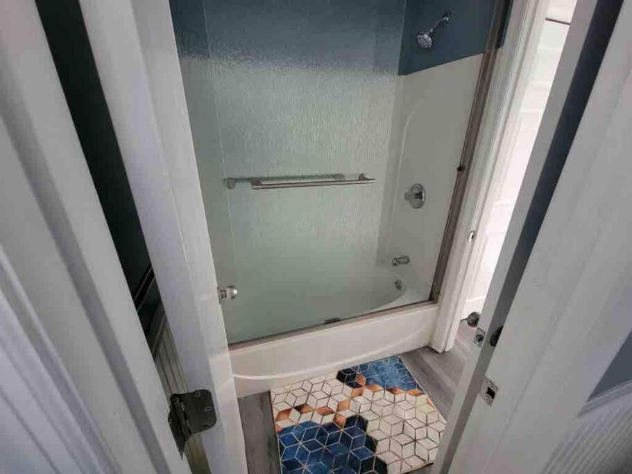 2022 Renovated 2-Bdrm Cozy, Lovely Condo W/Parking! Île de Hilton-Head Extérieur photo