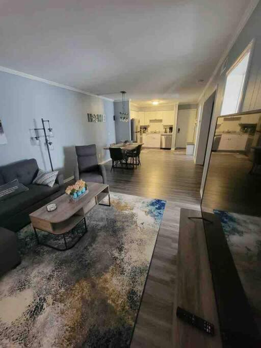 2022 Renovated 2-Bdrm Cozy, Lovely Condo W/Parking! Île de Hilton-Head Extérieur photo