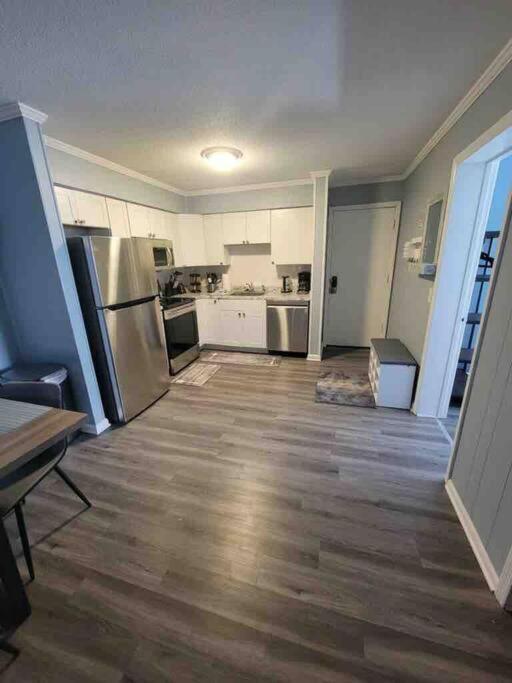 2022 Renovated 2-Bdrm Cozy, Lovely Condo W/Parking! Île de Hilton-Head Extérieur photo