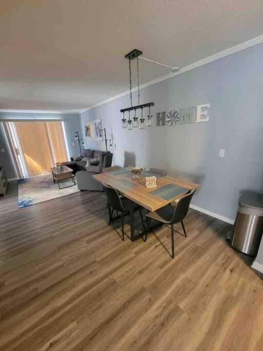 2022 Renovated 2-Bdrm Cozy, Lovely Condo W/Parking! Île de Hilton-Head Extérieur photo