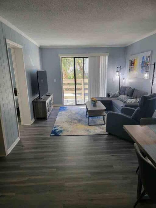 2022 Renovated 2-Bdrm Cozy, Lovely Condo W/Parking! Île de Hilton-Head Extérieur photo