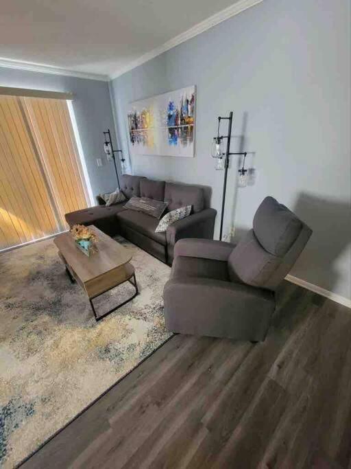 2022 Renovated 2-Bdrm Cozy, Lovely Condo W/Parking! Île de Hilton-Head Extérieur photo