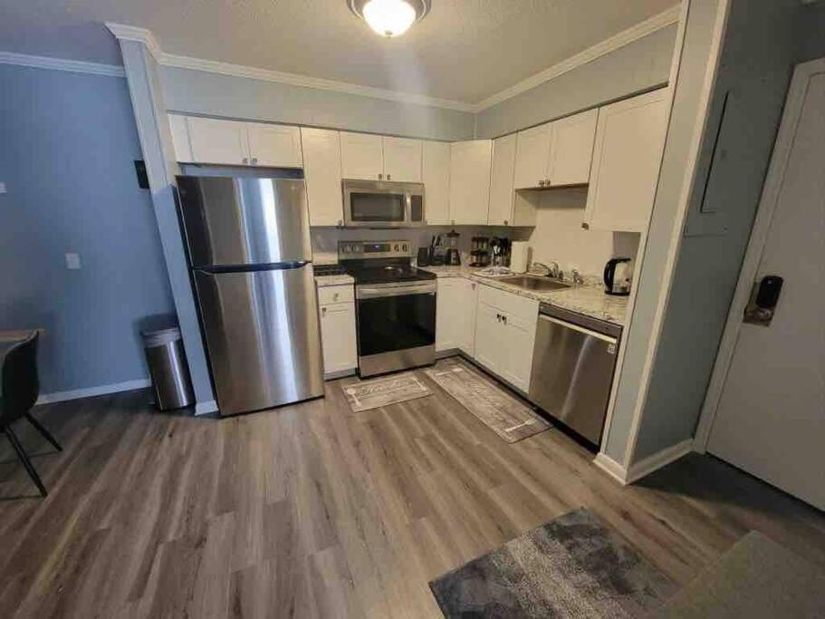2022 Renovated 2-Bdrm Cozy, Lovely Condo W/Parking! Île de Hilton-Head Extérieur photo