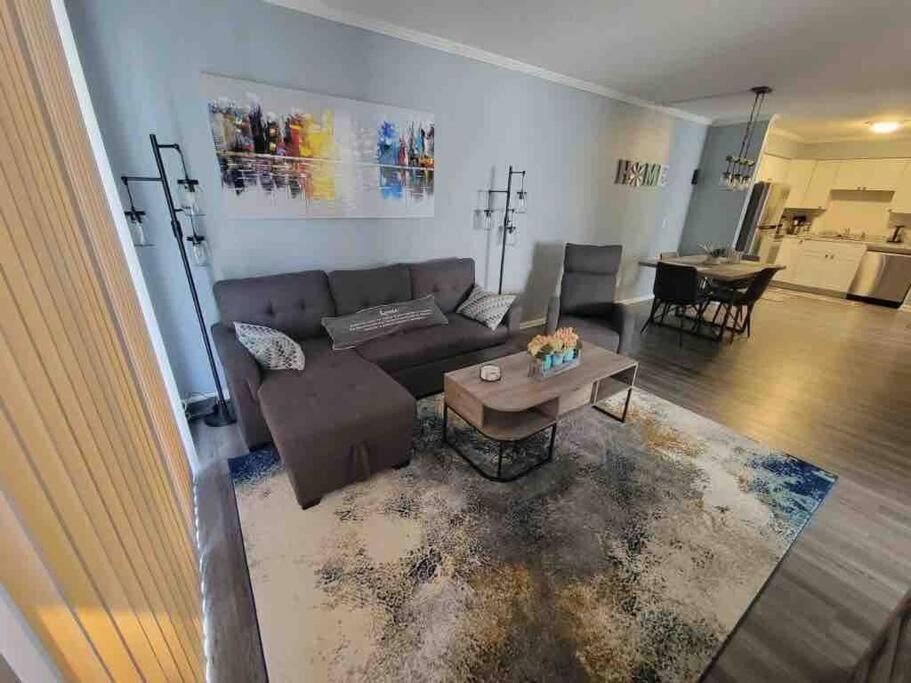 2022 Renovated 2-Bdrm Cozy, Lovely Condo W/Parking! Île de Hilton-Head Extérieur photo